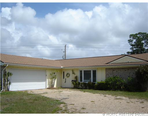 Exterior Front. GREAT LOCATION, CLOSE TO SHOPPING AND BEACHES