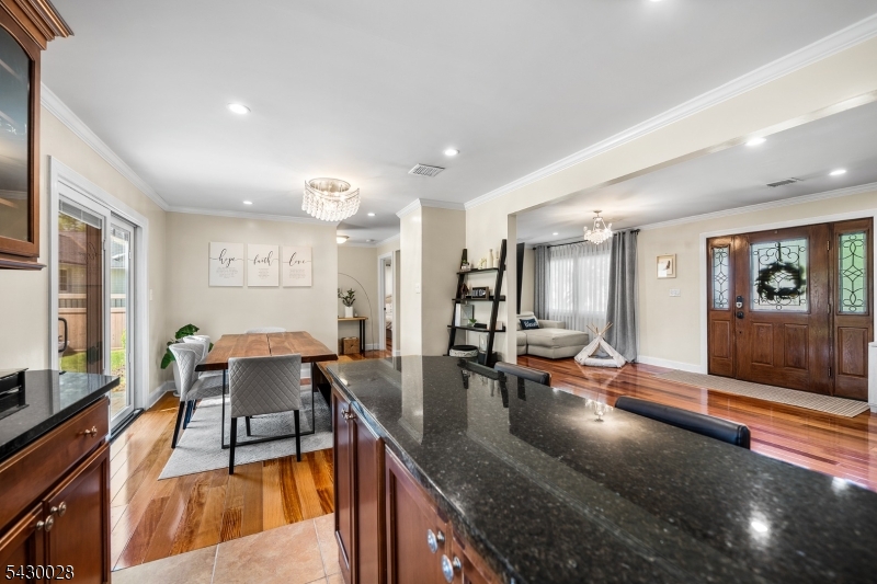124 Crain Road Paramus, NJ 07652 - Photo 12 of 48