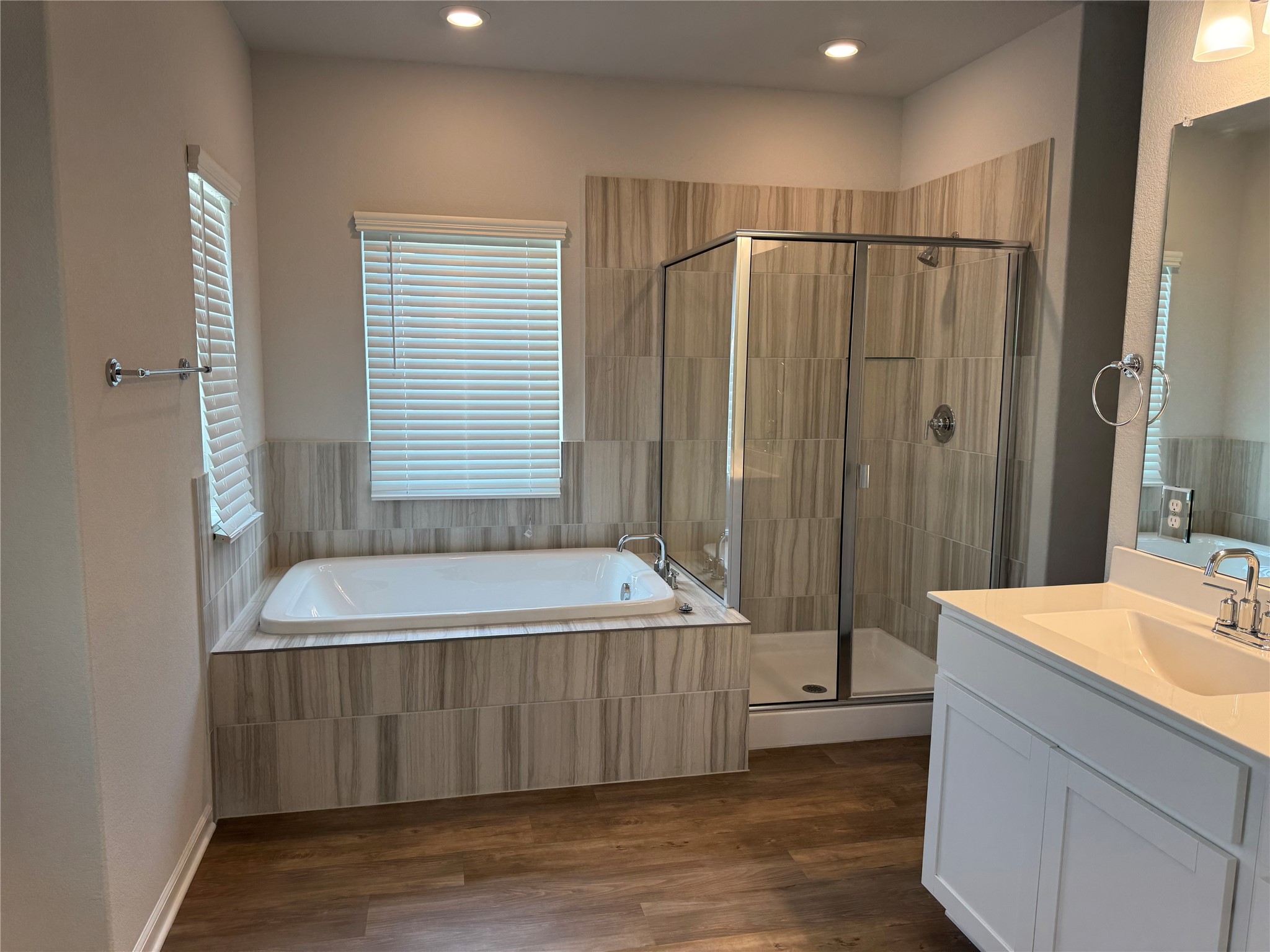 3000 Chisholm Trail Road, Unit 41 Round Rock, TX 78681 - Photo 10 of 28 Indulge in a primary bathroom featuring a spacious soaking tub and an adjacent glass-enclosed shower.