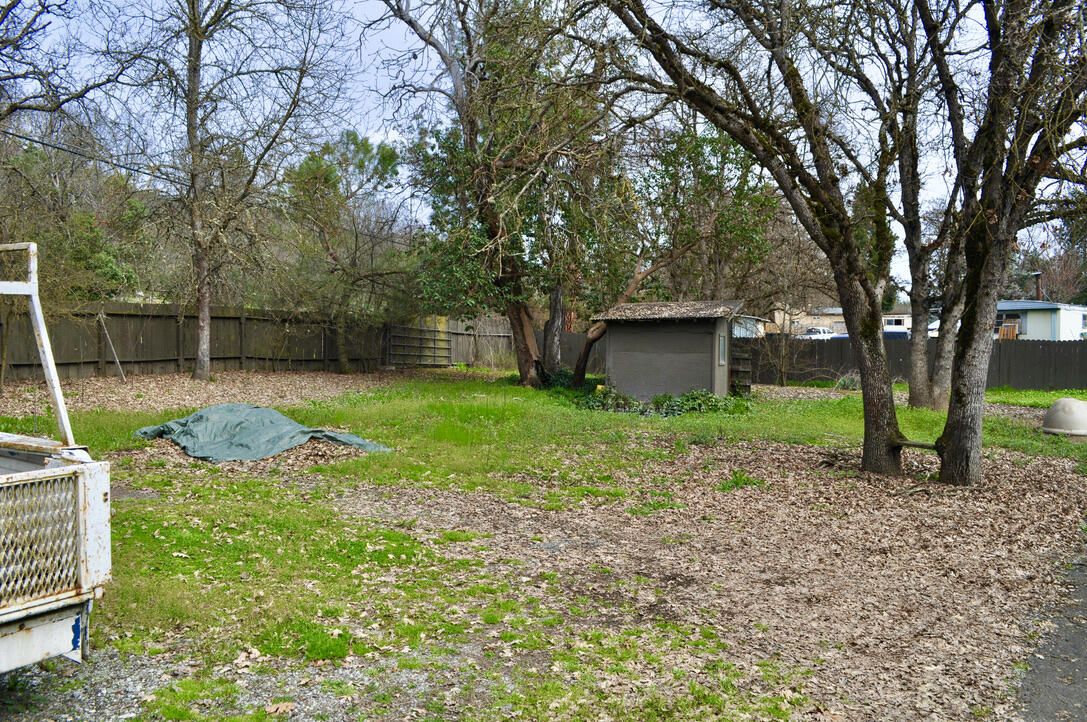 10585 Blackwell Road Central Point, OR 97502 - Photo 14 of 17 14