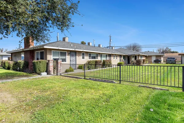 a view of a house with a yard and plants
