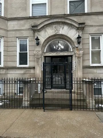 $1,900 | 5837 South Calumet Avenue, Unit 2S, Chicago, IL 60637