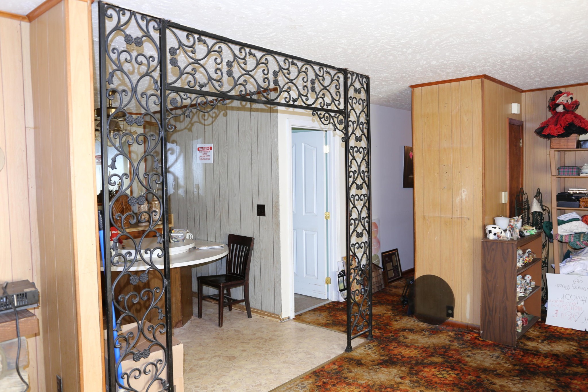 864 East Wolf Valley Road Heiskell, TN 37754 - Photo 7 of 17 a view of a livingroom with furniture and a hallway