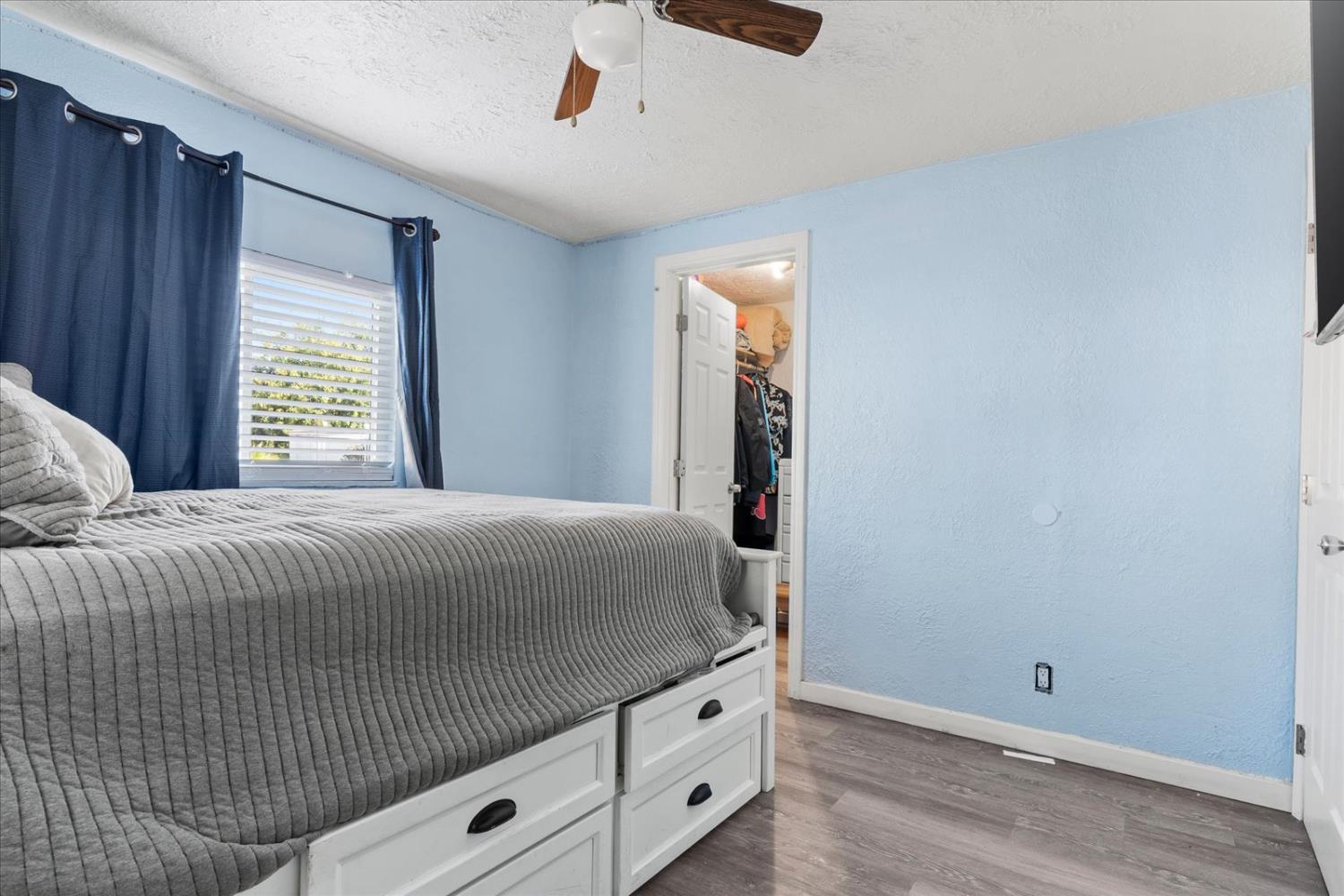 159 Village Circle Sacramento, CA 95838 - Photo 28 of 38 a room with a bed and a window