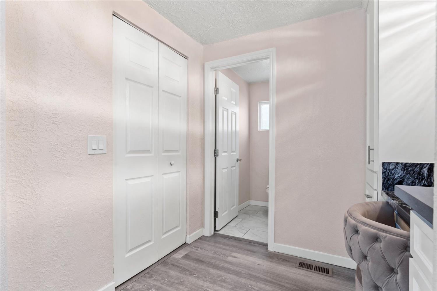 159 Village Circle Sacramento, CA 95838 - Photo 36 of 38 a bathroom with a shower and a mirror