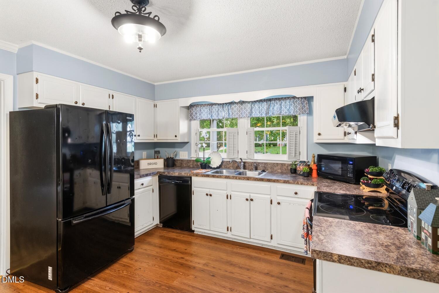 2021 Fox Run Road Burlington, NC 27215 - Photo 10 of 32 9