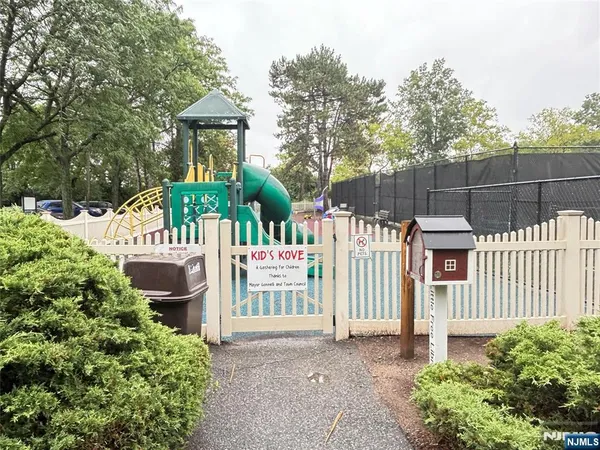 $3,300 | 497 Teal Plaza, Unit 497, Secaucus, NJ 07094