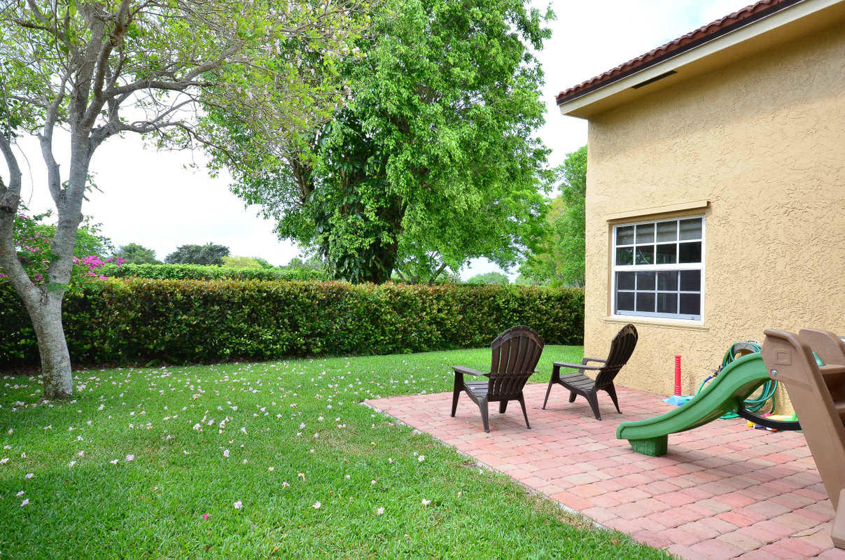 10604 Pebble Cove Lane Boca Raton, FL 33498 - Photo 11 of 14 Side Yard