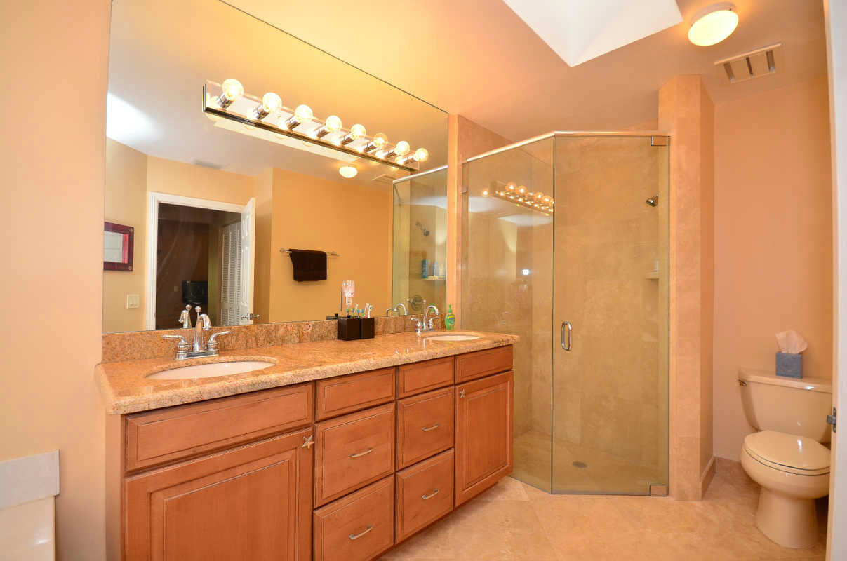 10604 Pebble Cove Lane Boca Raton, FL 33498 - Photo 8 of 14 Master Bathroom