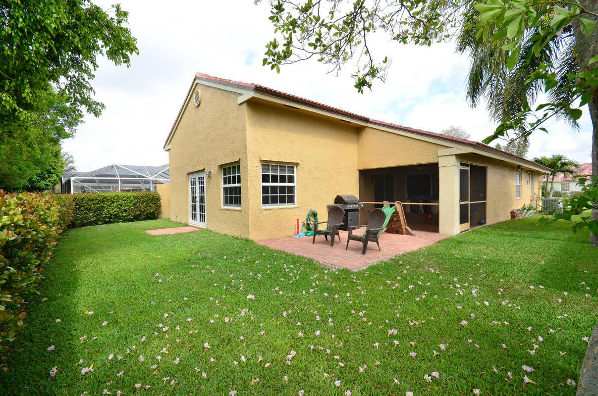 10604 Pebble Cove Lane Boca Raton, FL 33498 - Photo 10 of 14 Rear elevation