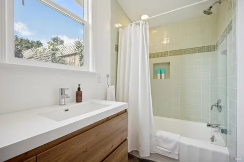 $3,680,000 | 40 Laurel Avenue, Stinson Beach, CA 94970