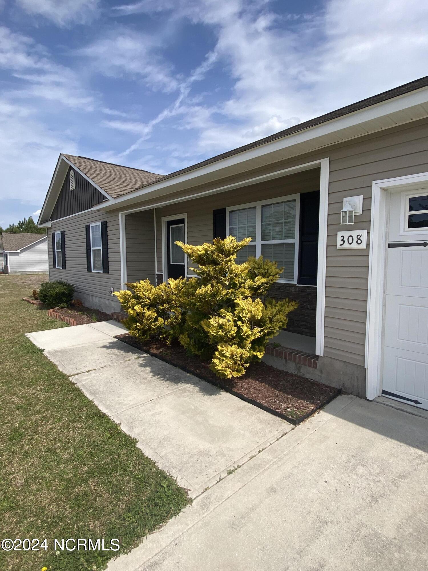 308 Basil Court Hubert, NC 28539 - Photo 2 of 14 IMG_0247