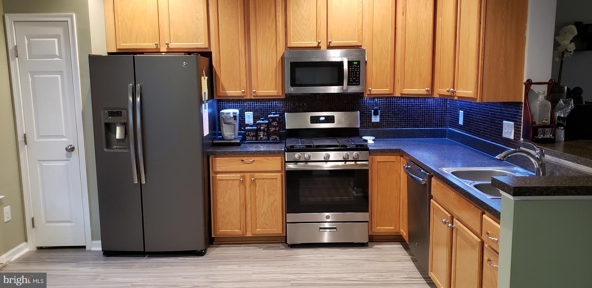 2027 Spring Run Circle Frederick, MD 21702 - Photo 4 of 24 Updated Kitchen