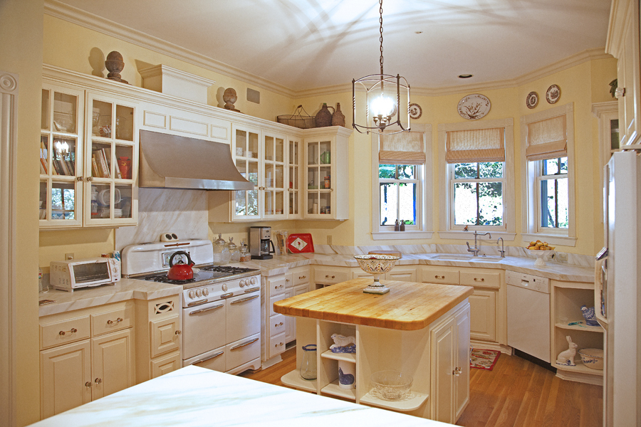 2898 Torito Road Summerland, CA 93108 - Photo 4 of 11 a kitchen that has a lot of cabinets in it