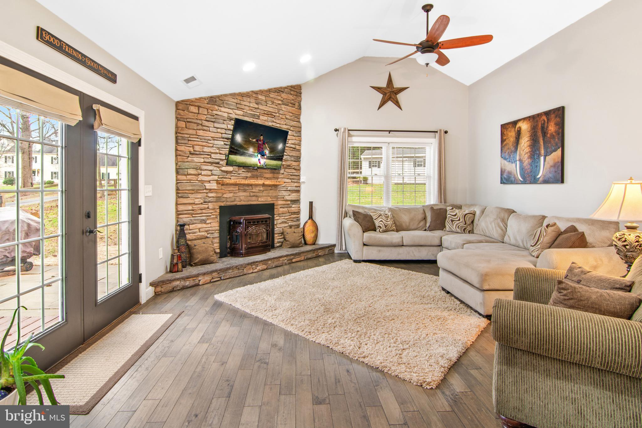 7515 New Cut Road Kingsville, MD 21087 - Photo 17 of 37 Large Living Room