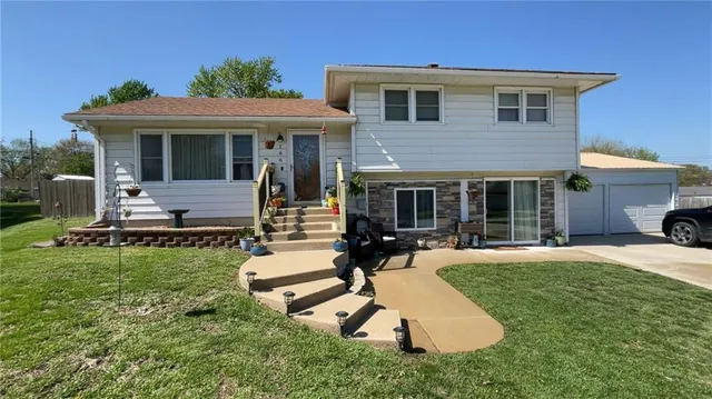 $255,000 | 166 Crescent Drive, Chillicothe, MO 64601