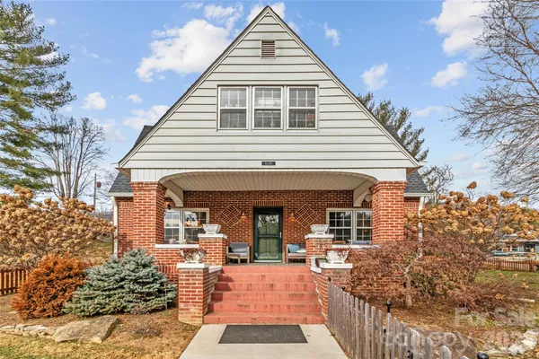 $995,000 | 506 West Main Street, Burnsville, NC 28714