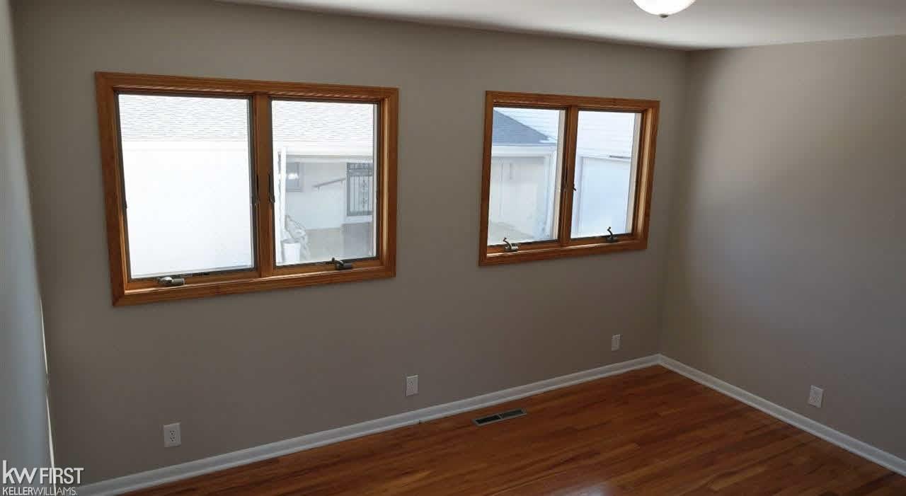 3617 Miller Road Flint, MI 48503 - Photo 13 of 26 21425305-12.JPG