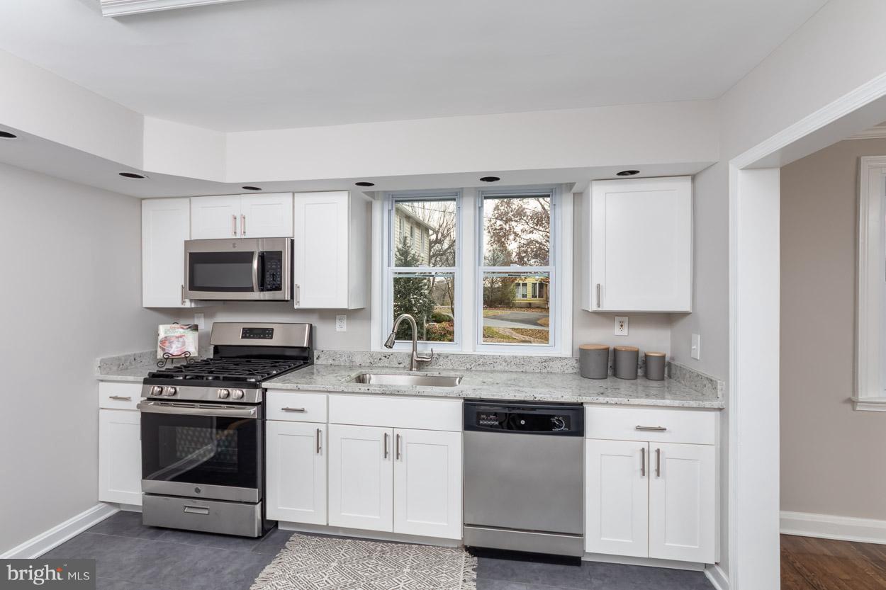 3106 Northwind Road Baltimore, MD 21234 - Photo 11 of 36 Chef's Gourmet Kitchen