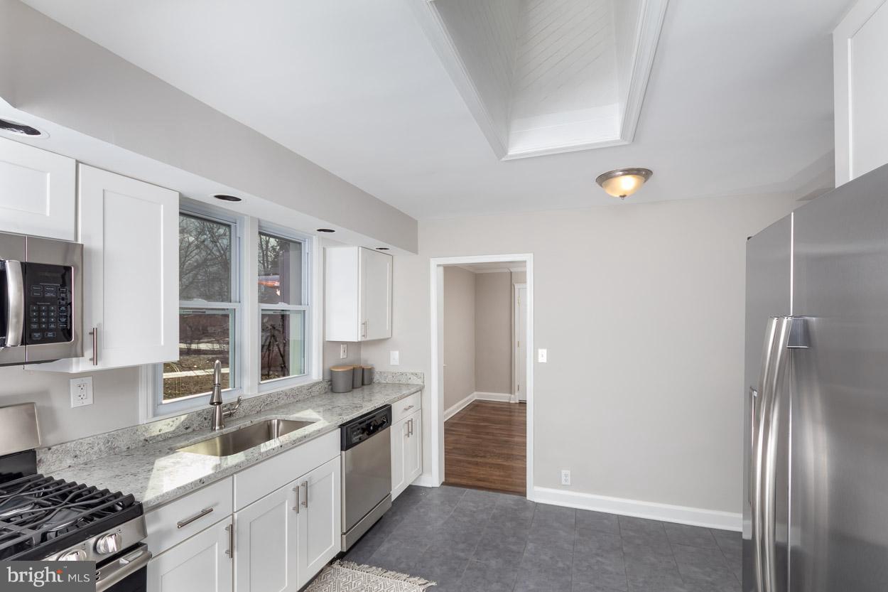 3106 Northwind Road Baltimore, MD 21234 - Photo 14 of 36 New Stainless Steel Appliances.