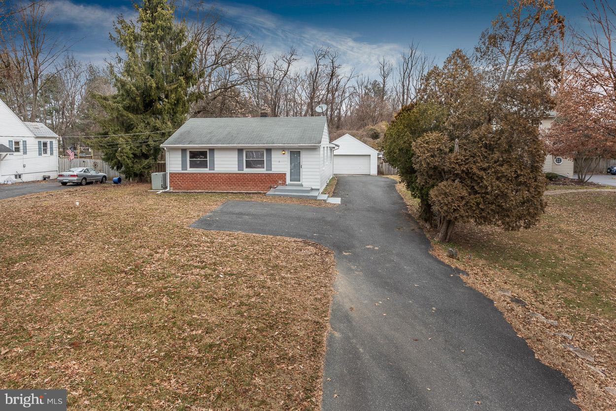 3106 Northwind Road Baltimore, MD 21234 - Photo 4 of 36 Long driveway with plenty of parking.