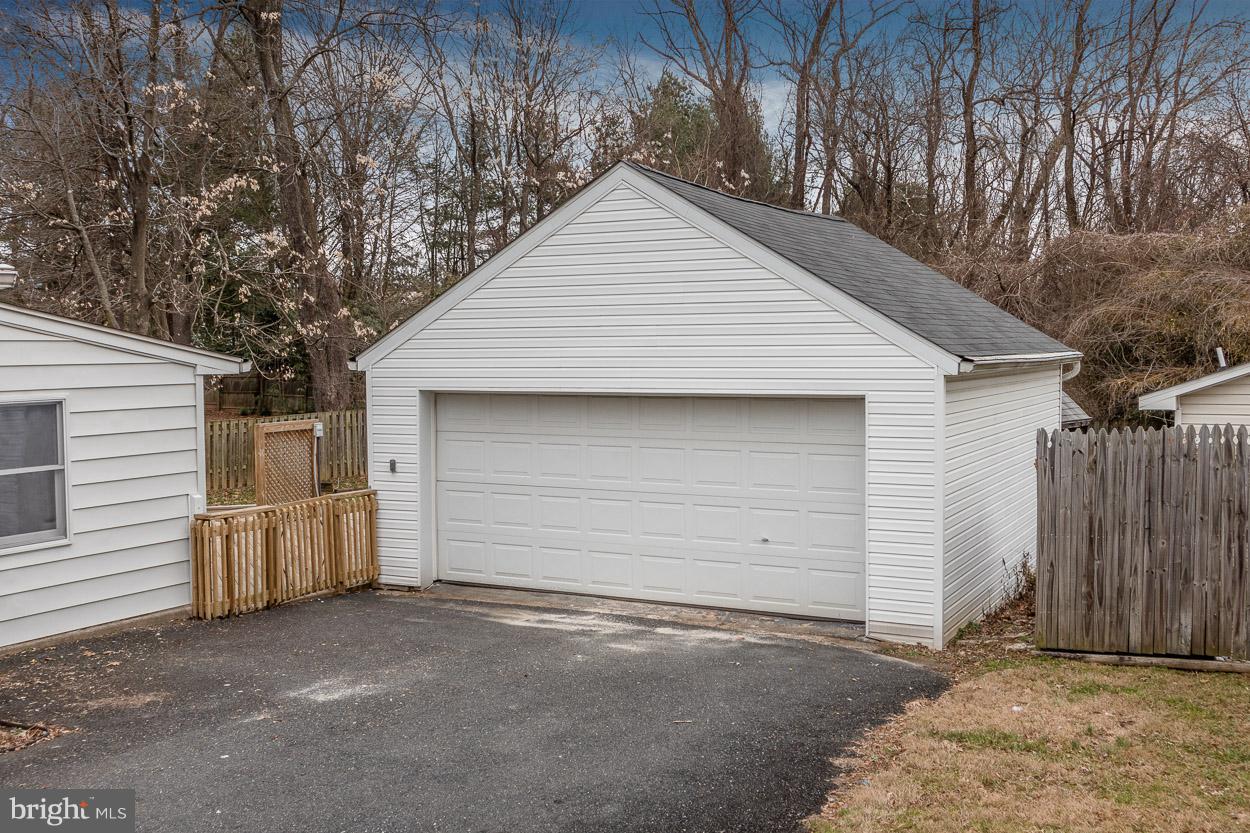 3106 Northwind Road Baltimore, MD 21234 - Photo 6 of 36 2 Car Garage!