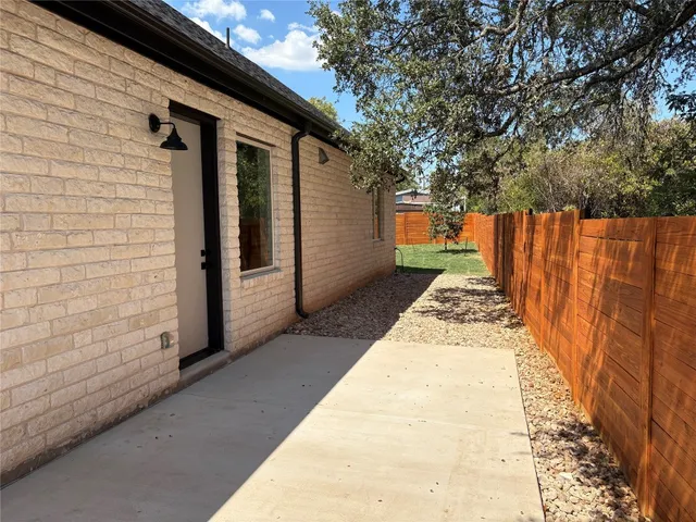 $1,850 | 304 West Allen Street, Kyle, TX 78640