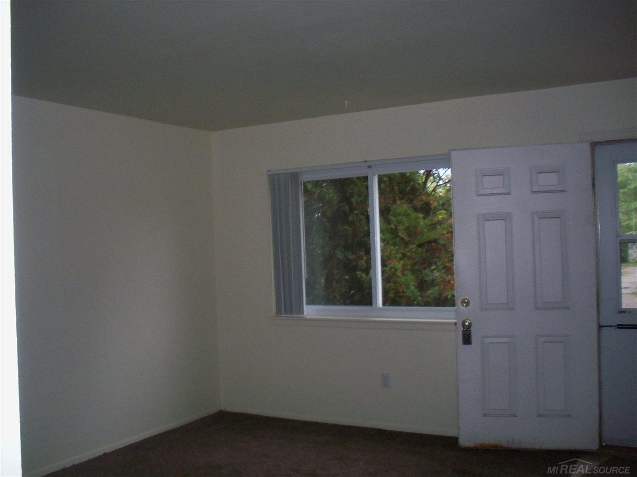 27079 Ridgewood Street Roseville, MI 48066 - Photo 8 of 19