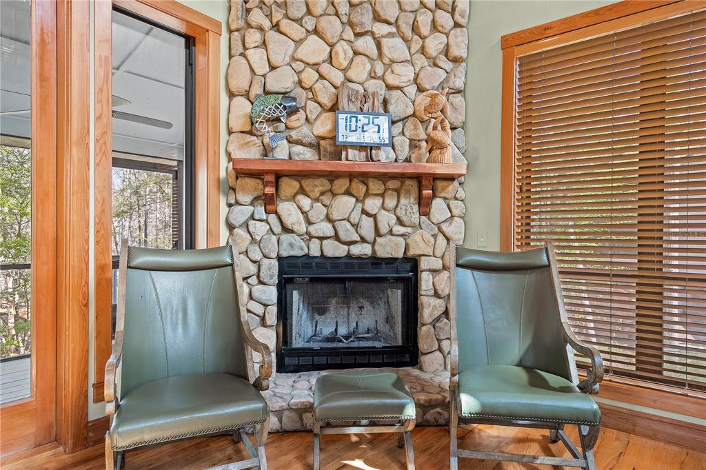 1376 Southwest Riverside Avenue Fort White, FL 32038 - Photo 8 of 40 a living room with a fireplace