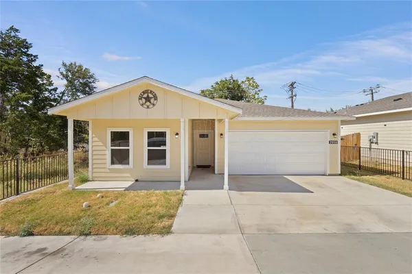 $1,900 | 2959 Simpson Stuart Road, Dallas, TX 75241