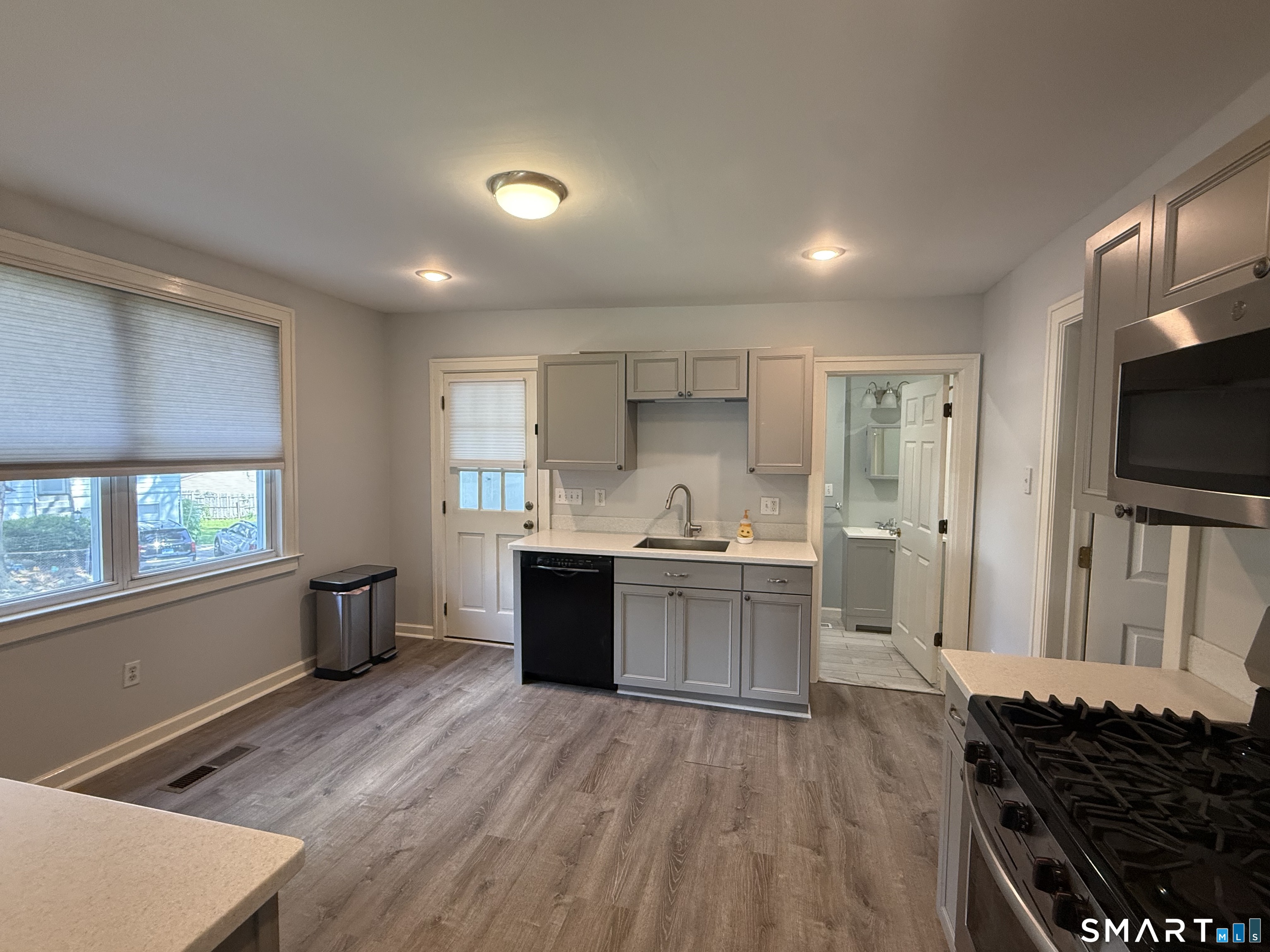 287 Old Stratfield Road Fairfield, CT 06825 - Photo 4 of 20 Gallery Image 4