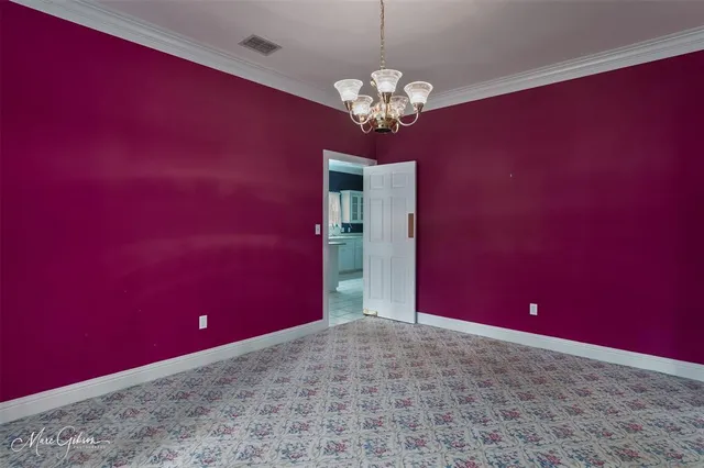 a view of empty room with window