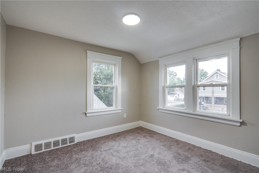 934 Royal Road Cleveland, OH 44110 - Photo 12 of 17
