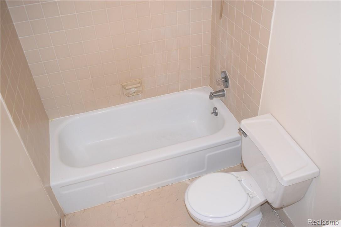26560 Inkster Road Southfield, MI 48033 - Photo 19 of 26 Master bath 2