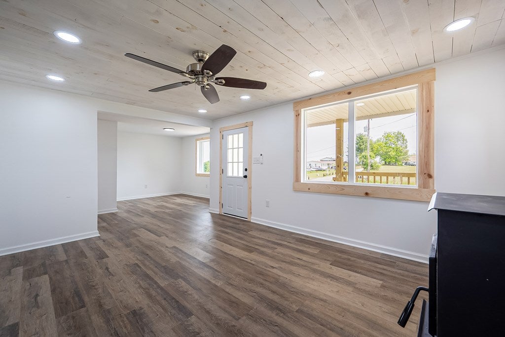 1206 Cardinal Road Galax, VA 24333 - Photo 11 of 56 Gallery Image 11
