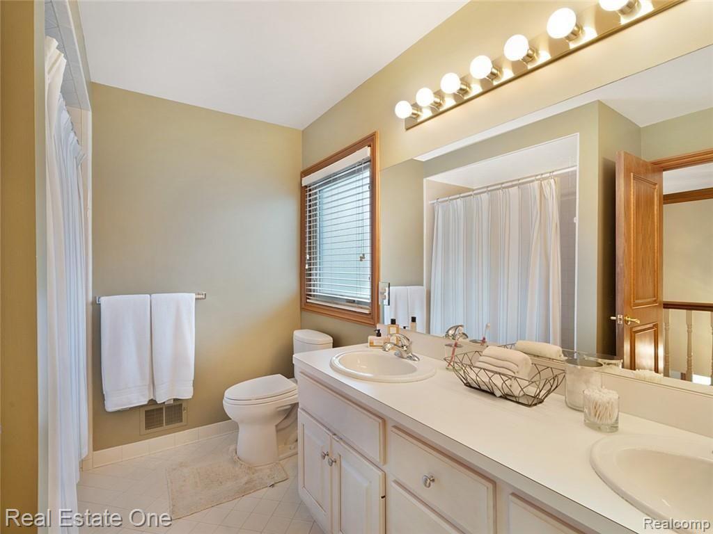 3068 Eastpointe Court Rochester Hills, MI 48306 - Photo 23 of 28