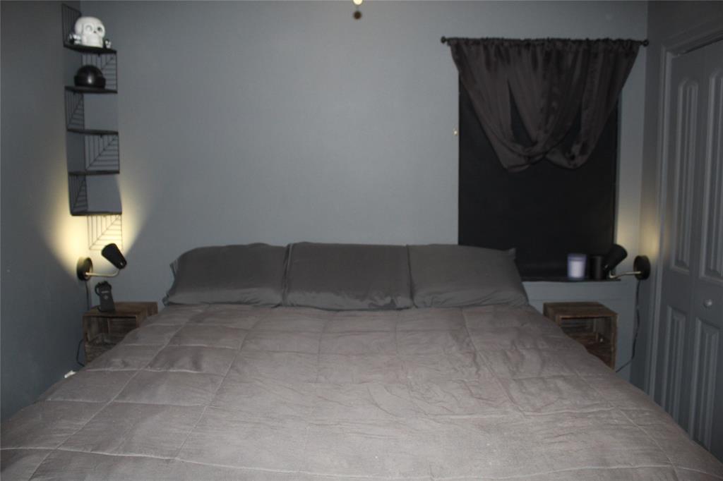 402 Cleveland Street Bailey, TX 75452 - Photo 8 of 17 View of primar bedroom