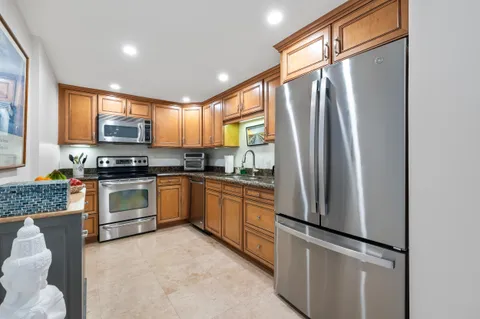 $999,000 | 2295 South Ocean Boulevard, Unit 302, Palm Beach, FL 33480