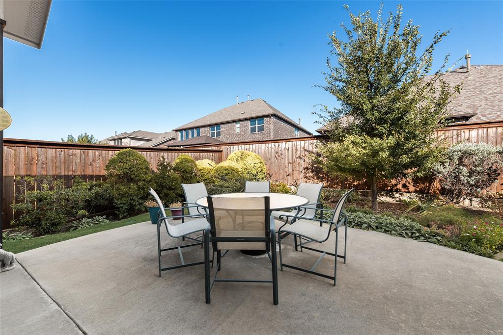 14026 Gutierrez Road Frisco, TX 75035 - Photo 27 of 36 a view of a chairs and table in the patio