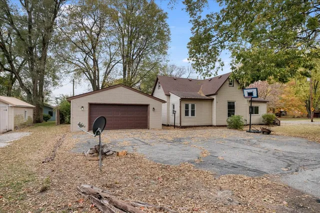 $117,500 | 819 East Center Street, Monticello, IL 61856