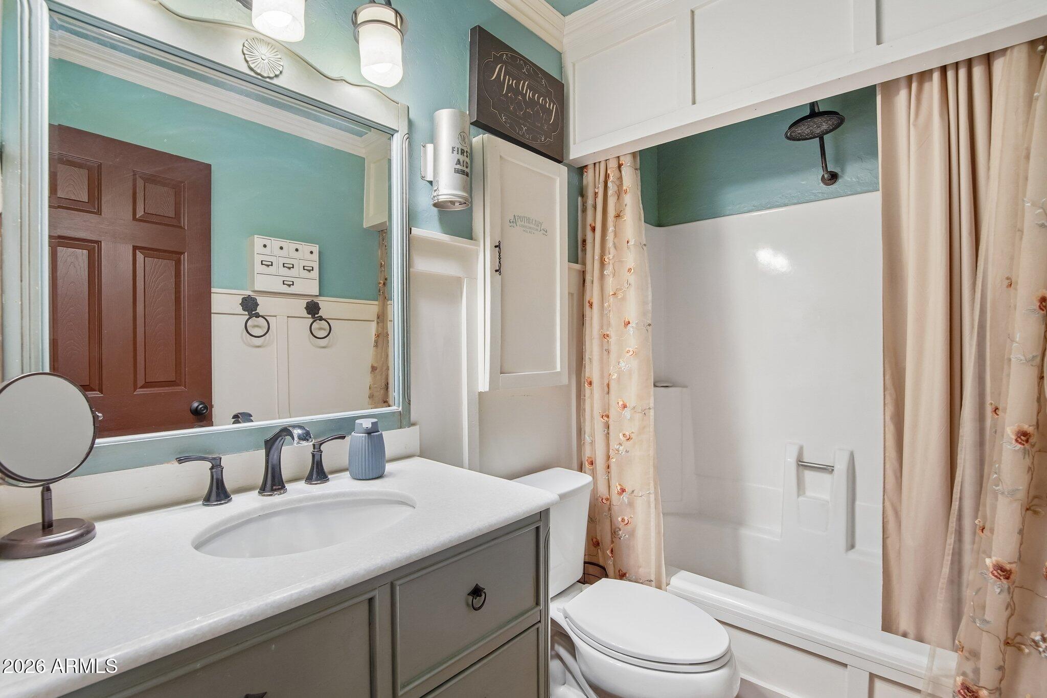 222 East Silver Creek Road Gilbert, AZ 85296 - Photo 20 of 32 Secondary Bathroom