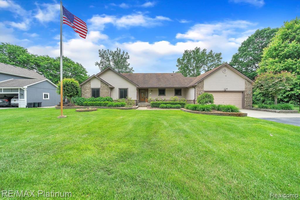 4089 West Maple Road Wixom, MI 48393 - Photo 2 of 46
