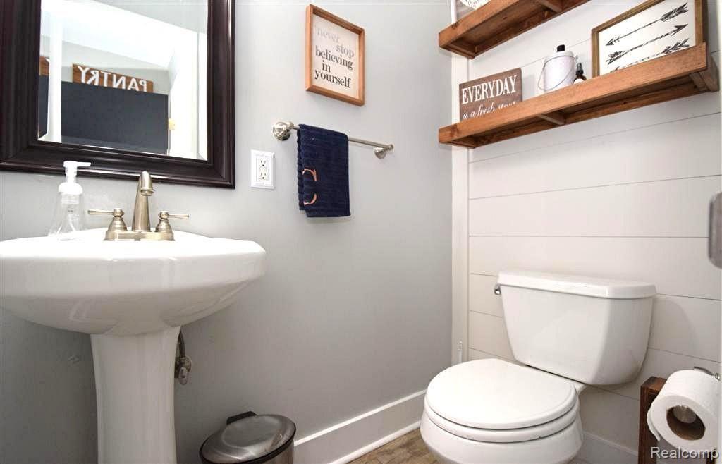 36651 Saxony Road Farmington, MI 48335 - Photo 32 of 37 powder room .JPG