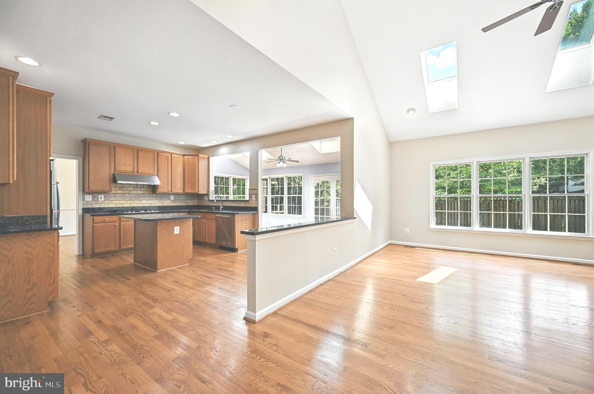 10861 Hunter Gate Way Reston, VA 20194 - Photo 21 of 79 Kitchen, Family Room and Morning Room