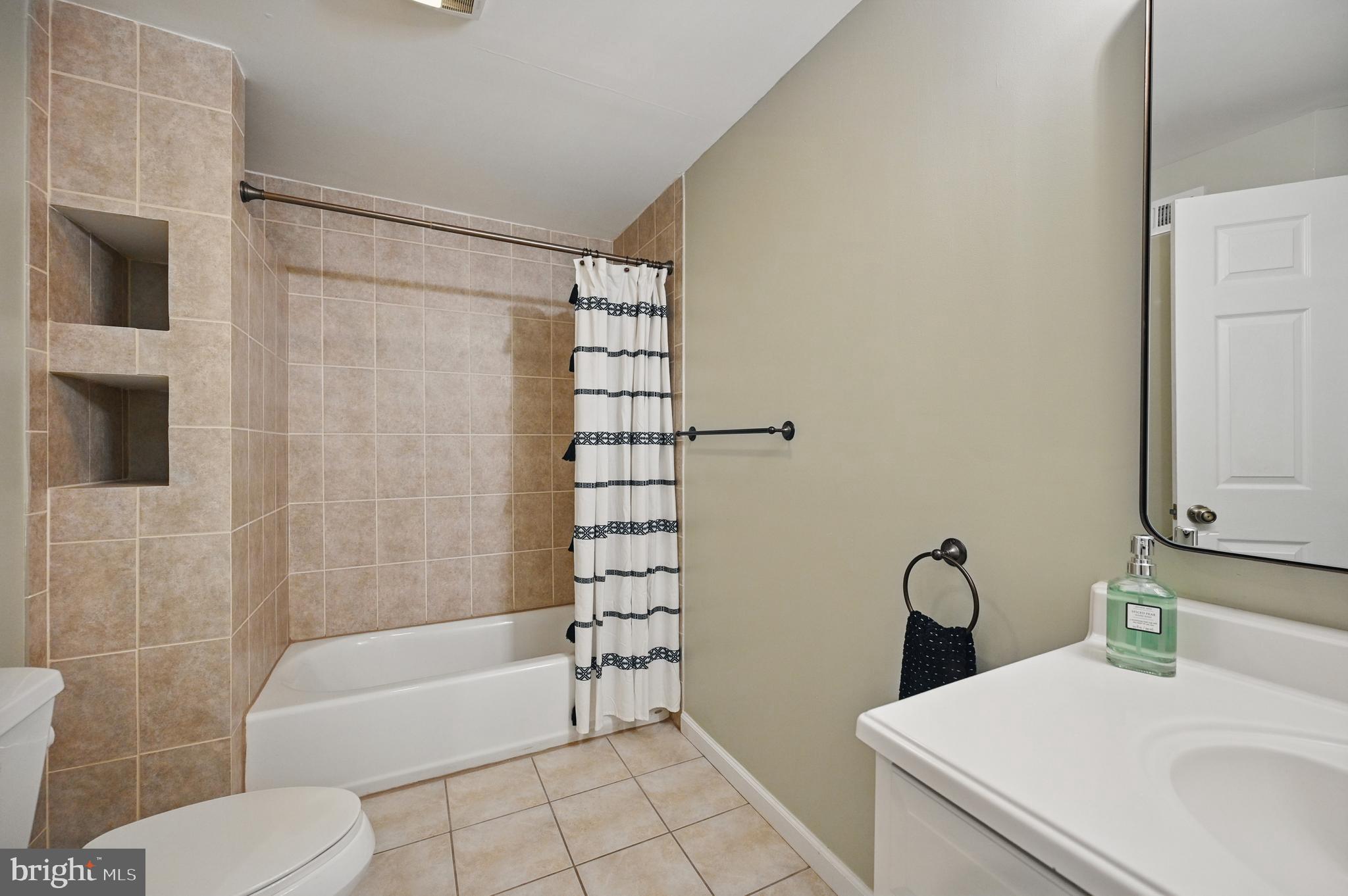 10861 Hunter Gate Way Reston, VA 20194 - Photo 59 of 79 Full Bath #3