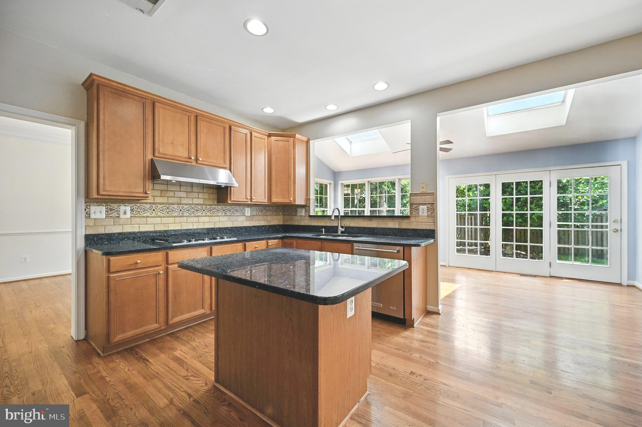 10861 Hunter Gate Way Reston, VA 20194 - Photo 9 of 79 Kitchen into Full Morning Room/Sunroom Extension