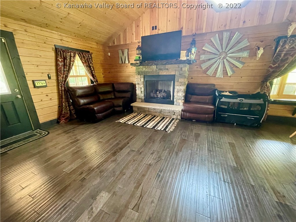 9915 Charleston Road Kenna, WV 25248 - Photo 5 of 31 Gallery Image 5