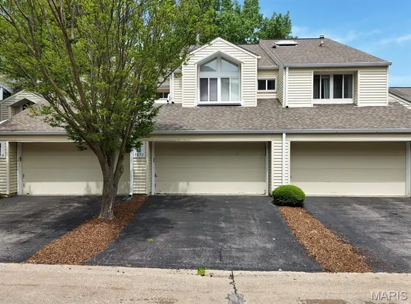 $314,000 | 1872 Ridgeview Cir Drive, Ballwin, MO 63021