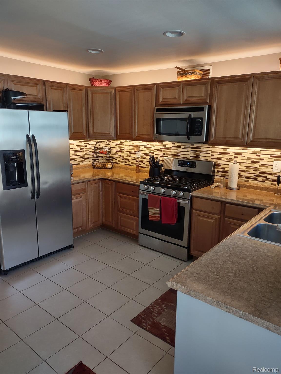 435 Clark Road Highland, MI 48357 - Photo 4 of 14 Gallery Image 4