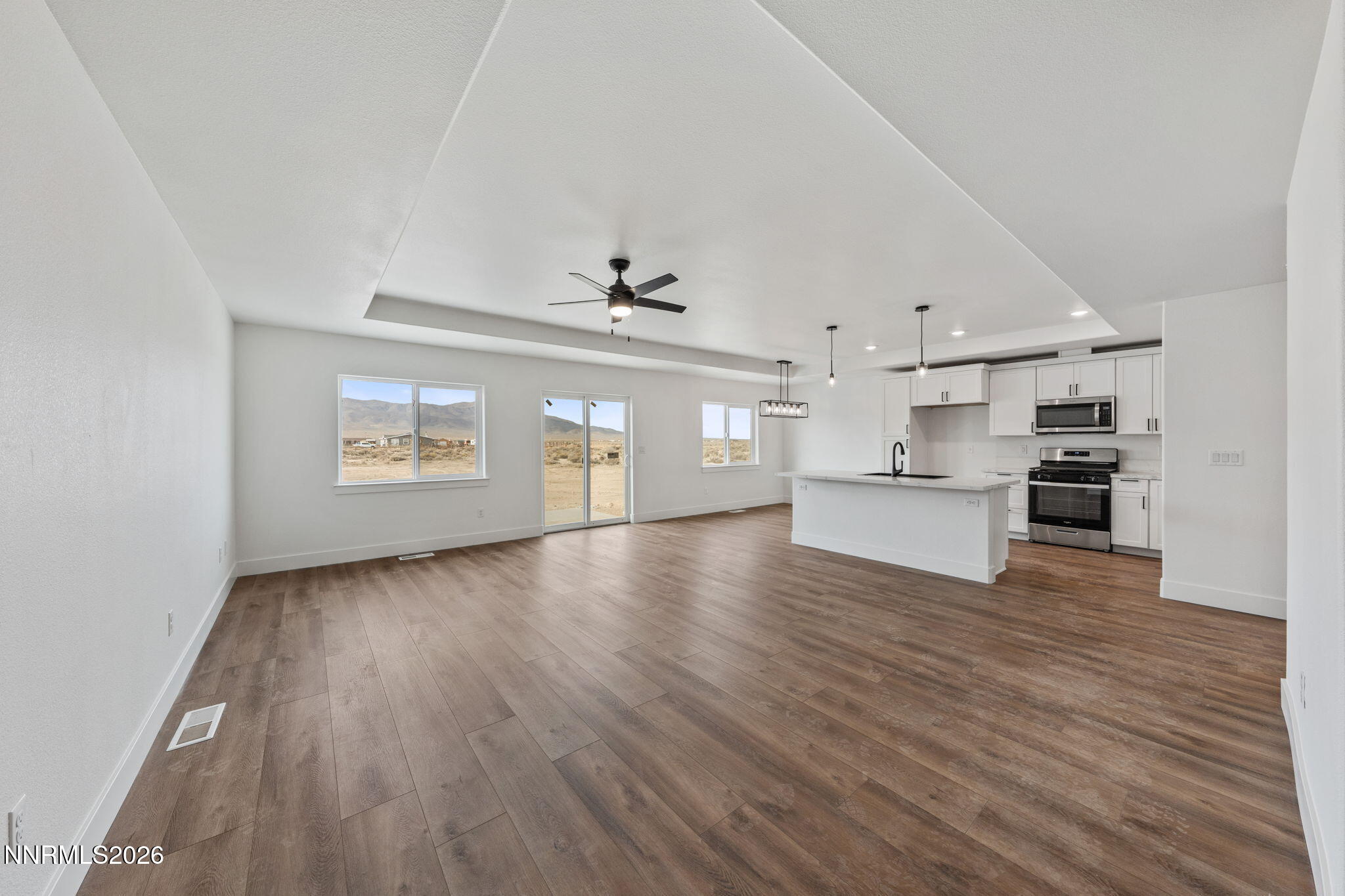 427 Yellow Brick Road Battle Mountain, NV 89820 - Photo 4 of 21 Kitchen/Dining/Living